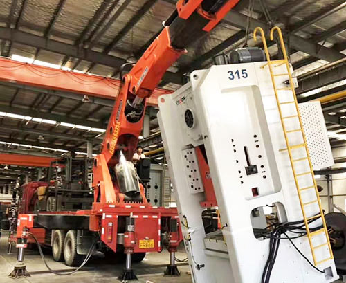 徐州泉山附近随车吊出租，轻松解决运输难题