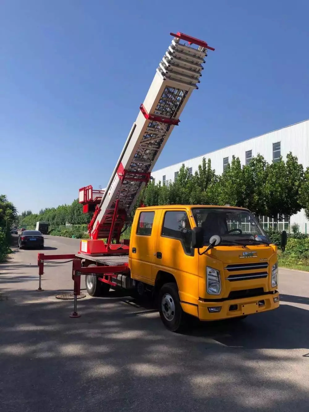 徐州泉山附近的云梯车出租服务：轻松解决高空作业需求