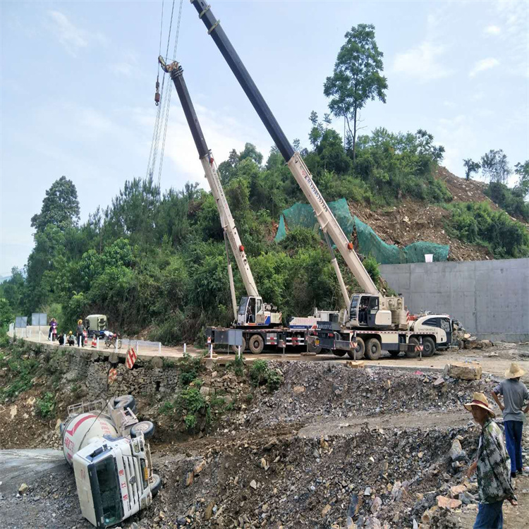徐州泉山汽车掉沟里叫吊车救援要多少钱